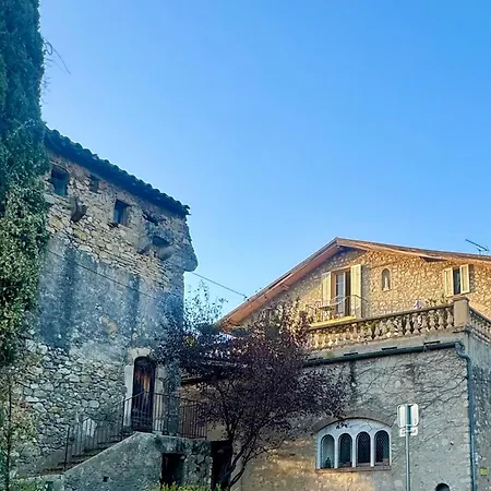 Large Duplex With Garden In Historic House