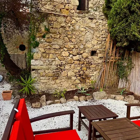 Апартаменты Large Duplex With Garden In Historic House Ле-Канне