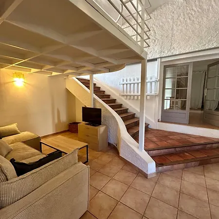 Large Duplex With Garden In Historic House *