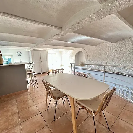 Large Duplex With Garden In Historic House Апартаменты